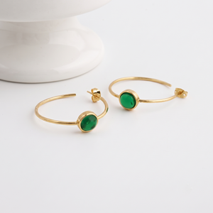 Pendientes de Aro de Ónix Verde - Aros Medios Hechos a Mano con Baño de Oro - Joyería Boho de Latón, Accesorios de Moda, Regalo para Ella - Product Image 1
