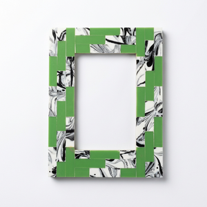 Cadre photo en bois fait main, motif mosaïque en résine verte et marbrée, personnalisé OEM ODM, décoration intérieure DECORYUG - Product Image 1