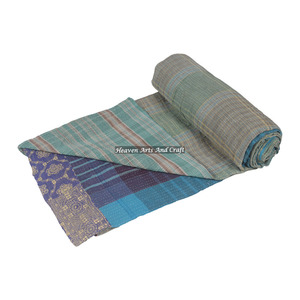 Couverture réversible en coton Kantha, style sari indien vintage, faite à la main, lavable, provenant du Rajasthan, vente en gros - Product Image 1