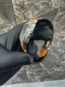 Montre pour homme avec cadran romain noir, lunette en moissanite incolore, bracelet en caoutchouc personnalisé, entièrement sertie de pierres, à prix bas - Product Image 6