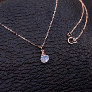 Colgante de Plata de Ley 925 con gema de luna de arcoíris, joyería hecha a mano - Product Image 1
