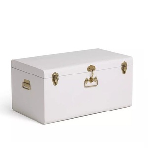 Boîte à bijoux rectangulaire rose avec accents dorés, ensemble de 3 boîtes de rangement empilables à couvercle articulé, design classique - Product Image 2
