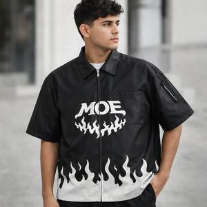 Camisas de hombre de cuero PU con bordado de apliques desgastados, estilo polo personalizado, de moda, MOQ bajo, ropa de manga corta, estilo hip hop. - Product Image 3