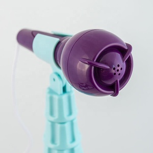 ไมโครโฟนคาราโอเกะแบบพกพาสำหรับเด็ก ใช้แบตเตอรี่ พร้อมขาตั้งปรับระดับได้ สำหรับเด็กอายุ 3 ปีขึ้นไป ใช้ได้ทั้งเด็กชายและเด็กหญิง - Product Image 4