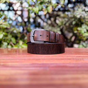 Cinturón Formal de Cuero de Búfalo Perforado con Cera Dura y Acabado Envejecido, Hebilla de Aleación de Zinc Plateada con Acabado Artesanal, Doble Anilla, 35MM - Product Image 1