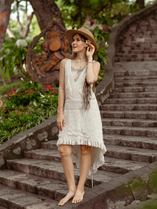 Robe asymétrique bohème chic en coton ivoire brodée à la main style Chikankari, avec ourlet à volants, décolleté en V profond et dentelle crochetée complexe - Product Image 3
