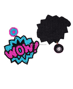 Pendientes colgantes hechos a mano con cuentas de estrella y diseño floral en naranja y amarillo para compromiso de mujer - Product Image 6