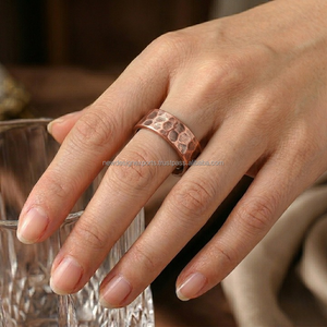 Bijoux en cuivre pur de qualité supérieure, ajustement confortable • Bague unisexe à texture texturée antique - Product Image 3