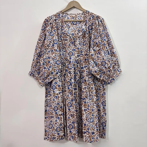 Robe décontractée mi-longue pour femme en coton tissé 100% uni, à manches courtes, taille empire, style babydoll, coupe ample et fonctionnelle à col en V oversize - Product Image 1