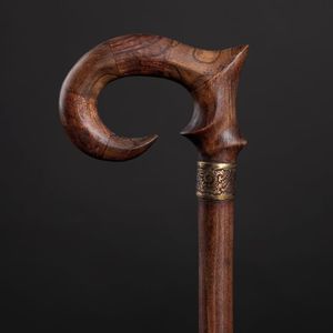 Bâton de marche en bois à finition naturelle avec un manche robuste, design léger pour les personnes âgées, idéal pour les voyages et la marche en extérieur - Product Image 3