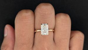 Anillo de Compromiso Solitario con Moissanita de Corte Radiante de 2.10 Ct, Oro Amarillo Sólido de 14K, Joyas Lurba, Lujo para Fiestas - Product Image 4