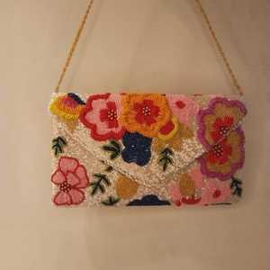 Sac à main décontracté en perles de verre multicolores certifiées MS Handicraft, fait main en Inde, forme baguette personnalisée - Product Image 4
