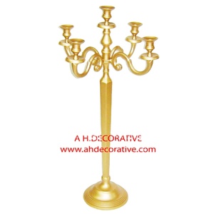 Bougeoir décoratif de plancher en aluminium plaqué or métal grand candélabre fait main centre de table de mariage - Product Image 1