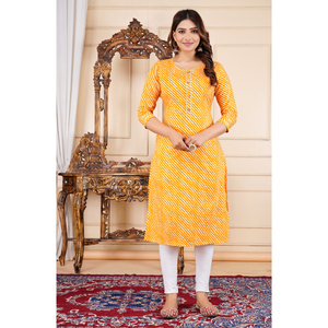 Comprar Kurti Amarillo Estampado Laheriya de Corte Recto |   Kurta Étnica de Algodón con Cuello Redondo y Mangas Tres Cuartos para Uso Casual - Product Image 1