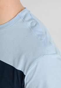 T-shirt Adaptatif Personnalisé pour Hommes, à Manches Courtes, Facilement Détachable, pour Prothèses, Vêtement Médical, Fabricant OEM ODM en Gros - Product Image 5