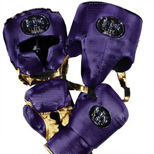 Ensemble de protection pour la boxe : casque et gants d'entraînement pour les séances de sparring amateur et professionnel - Product Image 1