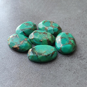 พลอยเทอร์ควอยซ์สีเขียวธรรมชาติเกรด AAA+ ทรงรีเหลี่ยมเพชรพลอย เจียระไนแบบเหลี่ยม  ฐานแบน  สำหรับทำเครื่องประดับ - Product Image 2