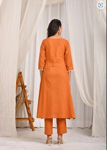 Conjunto de Kurta en Línea A con Bordado Amarillo Azafrán y Dupatta Bandhej - Product Image 4