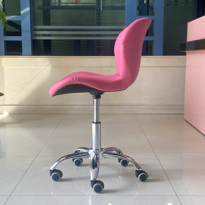 Silla de Oficina Giratoria Moderna con Ruedas, Silla Rodante de Cuero PU con Altura Ajustable para Oficina en Casa, Estudio y Sala de Estar - Product Image 2