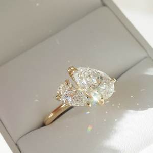 Anillo de Oro Rosa/Amarillo/Blanco de 18K con 2 Diamantes Cultivados en Laboratorio con Corte Pera CVD HPHT para Mujer, para Boda/Compromiso/Regalo, Certificado IGI - Product Image 5