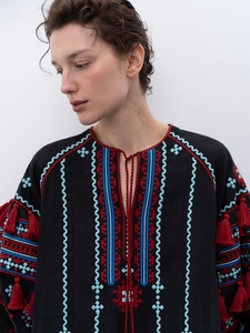 Dernière robe en lin noir à manches longues Broderie faite à la main Broderie ukrainienne contrastée Longueur midi Coton tissé Lavable - Product Image 2