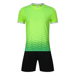 Uniformes de Fútbol Personalizados al por Mayor, Económicos, 100% Poliéster, Transpirables, Conjuntos de Camisetas de Fútbol para Hombre, Sublimación, Servicio OEM para Adultos - Product Image 4