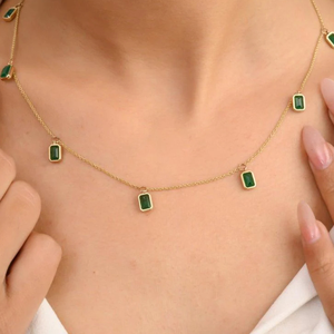 Collier avec pendentif en or jaune massif 14 carats, taille émeraude - Product Image 1