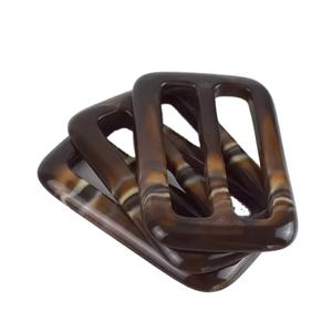 แหวนเรซิ่นดีไซน์เนอร์สำหรับผู้หญิง เป็นมิตรกับสิ่งแวดล้อม น้ำหนักเบา ทนทาน สวยงาม ทันสมัย เหมาะสำหรับเข็มขัด ชุดเดรส กางเกงยีนส์ ใช้ได้ทุกวัน - Product Image 1