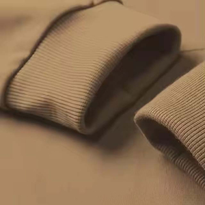 Nouveaux survêtements élégants pour hommes, surdimensionnés, respirants et personnalisables, avec un design haut de gamme - Product Image 3