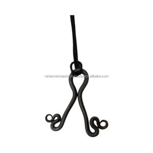 Collier pendentif en métal en fer Artisanat supérieur Styles et finitions uniques Cadeau parfait pour elle et lui aux taux du marché - Product Image 4