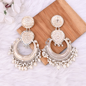 Boucles d'oreilles longues pendantes en argent allemand avec pierres de perles, design ethnique - Product Image 5
