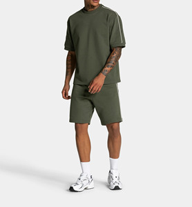 Ensemble d'été décontracté 2 pièces pour homme de qualité supérieure OEM avec t-shirt et short à doublure contrastée – Tenue respirante et à séchage rapide pour homme - Product Image 2