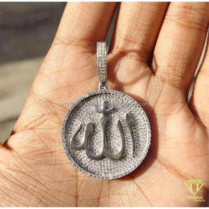 Pendentif religieux hip-hop exclusif avec sertissage de diamants de laboratoire entièrement incrustés et finition argentée - Product Image 6