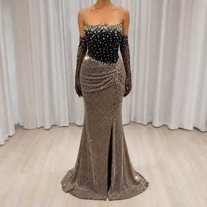 Vestido de noche sirena sin tirantes con pedrería negra, malla transparente natural transpirable, abertura alta, ajustado al cuerpo, largo hasta el suelo - Product Image 3