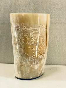 Tasse à corne de viking authentique Tasse à boire de l'hydromel traditionnelle pour les festivals médiévaux et les foires de la Renaissance Écologique par FWE - Product Image 5