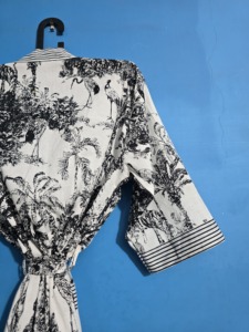 Bata Kimono Hecha a Mano 100% Algodón con Estampado Animal, Ligera y Transpirable para Verano, Cuello en V, Larga, Suave, con Cordón Ajustable - Product Image 6