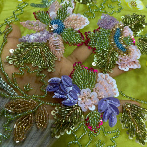 Tissu Laminé HDPE Tissé 100% Acrylique Brodé à la Main Perlé et Lourd pour Accessoires Féminins - Product Image 1