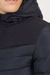 Chaqueta Acolchada con Capucha y Logotipo Personalizado al por Mayor, Chaqueta de Invierno Ligera, Cortavientos y Cálida para Hombre, con Bolsillos - Product Image 5