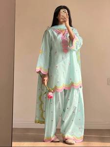 Ensemble Kurta traditionnel indien pakistanais pour femmes, bleu ciel, avec broderie de cœur rose, coupe ample, longueur au sol, tenue décontractée - Product Image 2