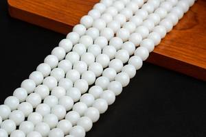 Cuentas sueltas redondas de jade blanco como la nieve para la fabricación de joyas, pulseras, collares, manualidades y bricolaje. - Product Image 3