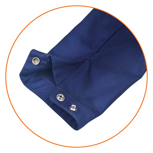Este traje de soldadura está hecho de tela de algodón tratada resistente al fuego de primera calidad para una seguridad confiable y un rendimiento duradero. - Product Image 4