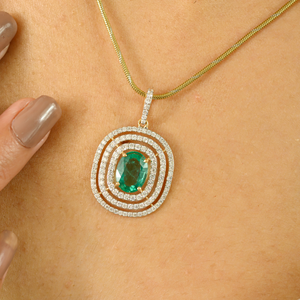 Collar con Colgante Solitario de Doble Halo en Oro Amarillo Sólido de 18K - Product Image 1