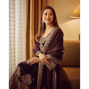 Ensemble haut-bas brodé à la mode et Dupatta pour robes de bal - Product Image 4