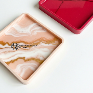 ชุดถาดเรซิ่นหรูหรา – สีแดงทึบและลายหินอ่อนสีชมพูพร้อมลายเส้นสีทอง |   ถาดเสิร์ฟตกแต่งทรงสี่เหลี่ยม - Product Image 5