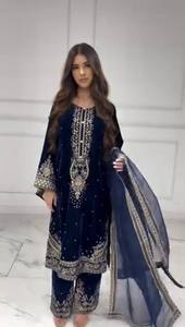 Salwar Kameez en velours noir avec broderie dorée, longueur au sol, tenue traditionnelle de mariage pour femmes, Inde, Pakistan, hiver - Product Image 2