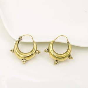 Pendientes de aro con forma de luna de latón chapado en oro, joyería unisex de estilo vintage - Product Image 4