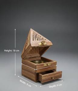 Brûleur à bakhoor en bois de style élégant avec un complexe motif en treillis de laiton pour une diffusion d'arômes raffinée dans les espaces spirituels - Product Image 4
