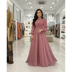 Elegante Traje Formal Anarkali de Tres Piezas en Mezcla de Seda/Satén |   Salwar Kameez Cosido con Bordado para Fiestas y Celebraciones del Eid - Product Image 6