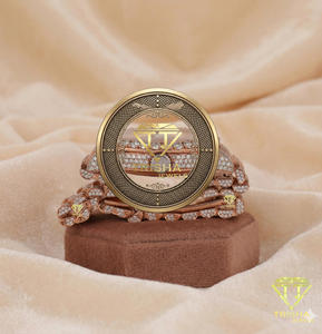 นาฬิกาข้อมือผู้ชายหรูหราประดับเพชรเต็มเรือน ตัวเรือนโรสโกลด์ สายแบบ Iced Out ขอบหน้าปัดทองคำ ดีไซน์แฟชั่น จาก Trisha Jewels - Product Image 2