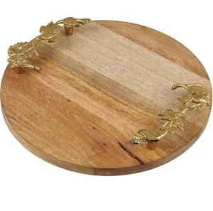 Plateau de service exclusif en métal noir finition intérieure pour la décoration de table et la présentation des plats lors de mariages et dîners à domicile - Product Image 6